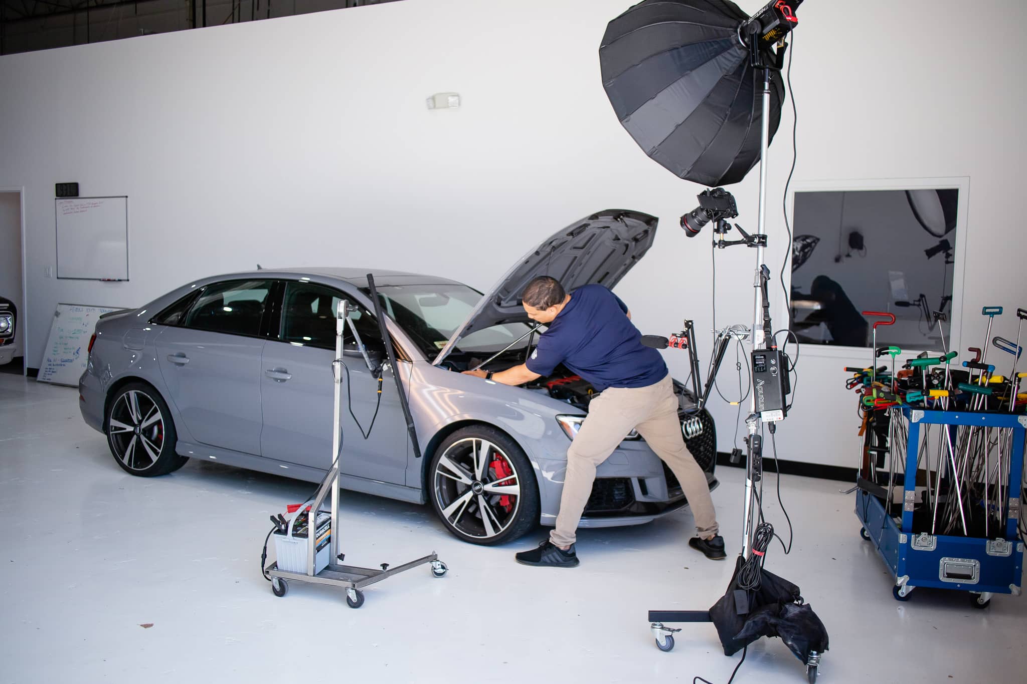 4 Ways to Learn Paintless Dent Repair